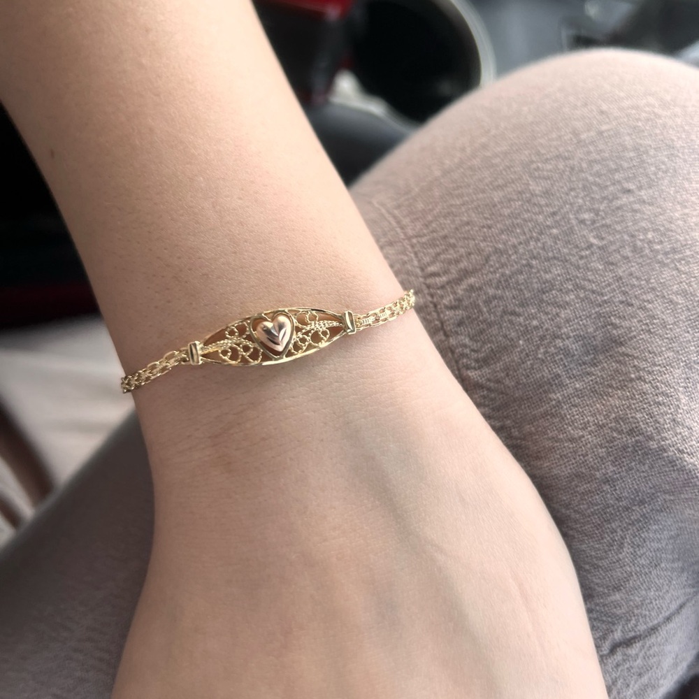 Elegant Gold Heart Bracelet